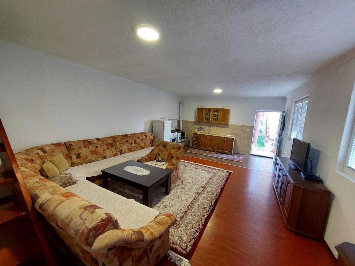 Sara Apartments פלאב מראה חיצוני תמונה