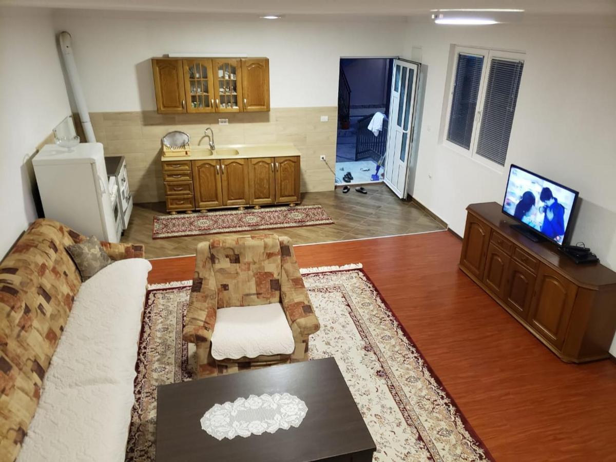 Sara Apartments פלאב מראה חיצוני תמונה